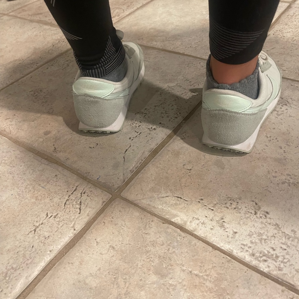 Nike shoes - Picture 4 of 6